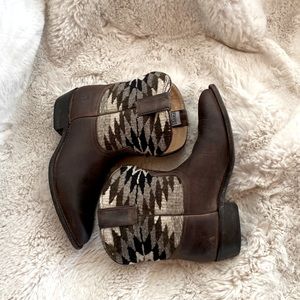 Frye Billy Navajo short boot size 8